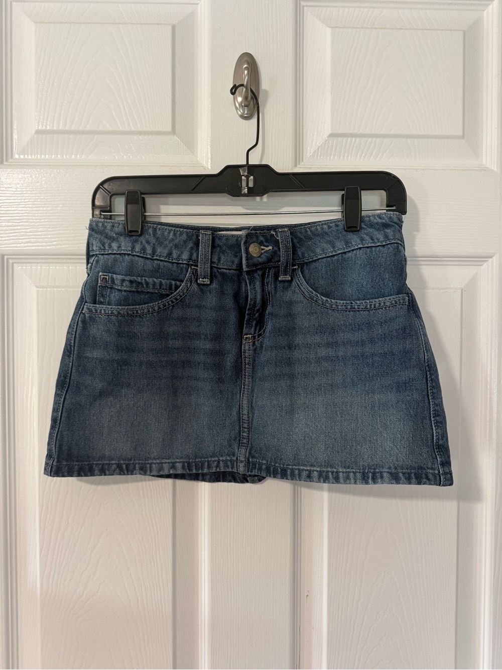 Hollister Medium Wash Low Rise Denim Mini Skort